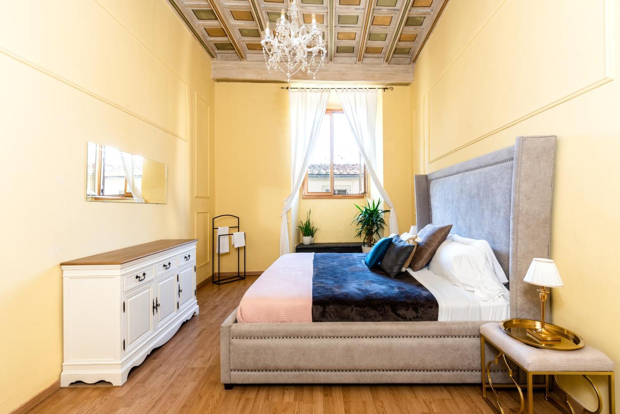 Historic Center Palace - Huge 4 Bedrooms Santa Croce Apartment - By Likehomeفلورنس المظهر الخارجي الصورة