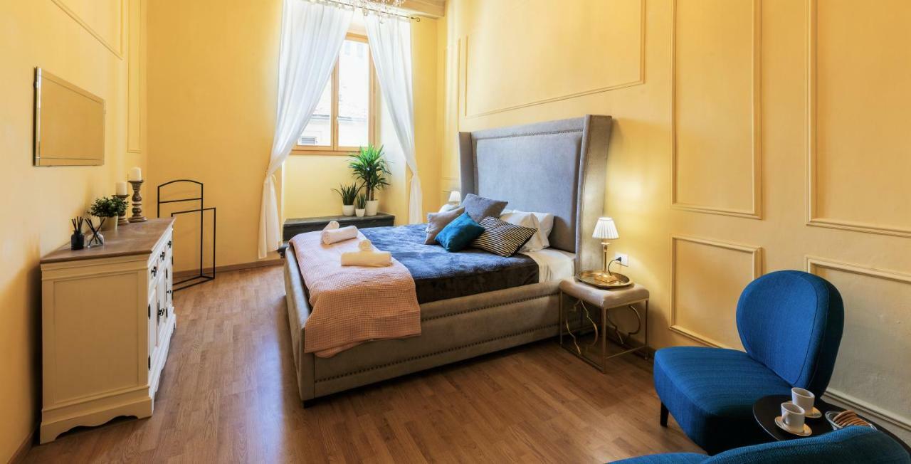 Historic Center Palace - Huge 4 Bedrooms Santa Croce Apartment - By Likehomeفلورنس المظهر الخارجي الصورة