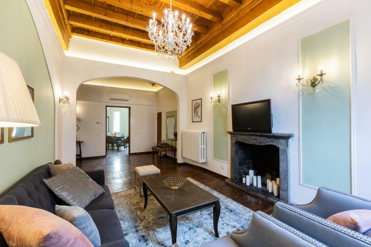 Historic Center Palace - Huge 4 Bedrooms Santa Croce Apartment - By Likehomeفلورنس المظهر الخارجي الصورة