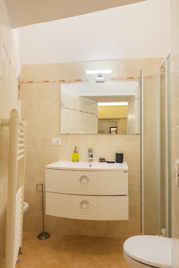 Historic Center Palace - Huge 4 Bedrooms Santa Croce Apartment - By Likehomeفلورنس المظهر الخارجي الصورة