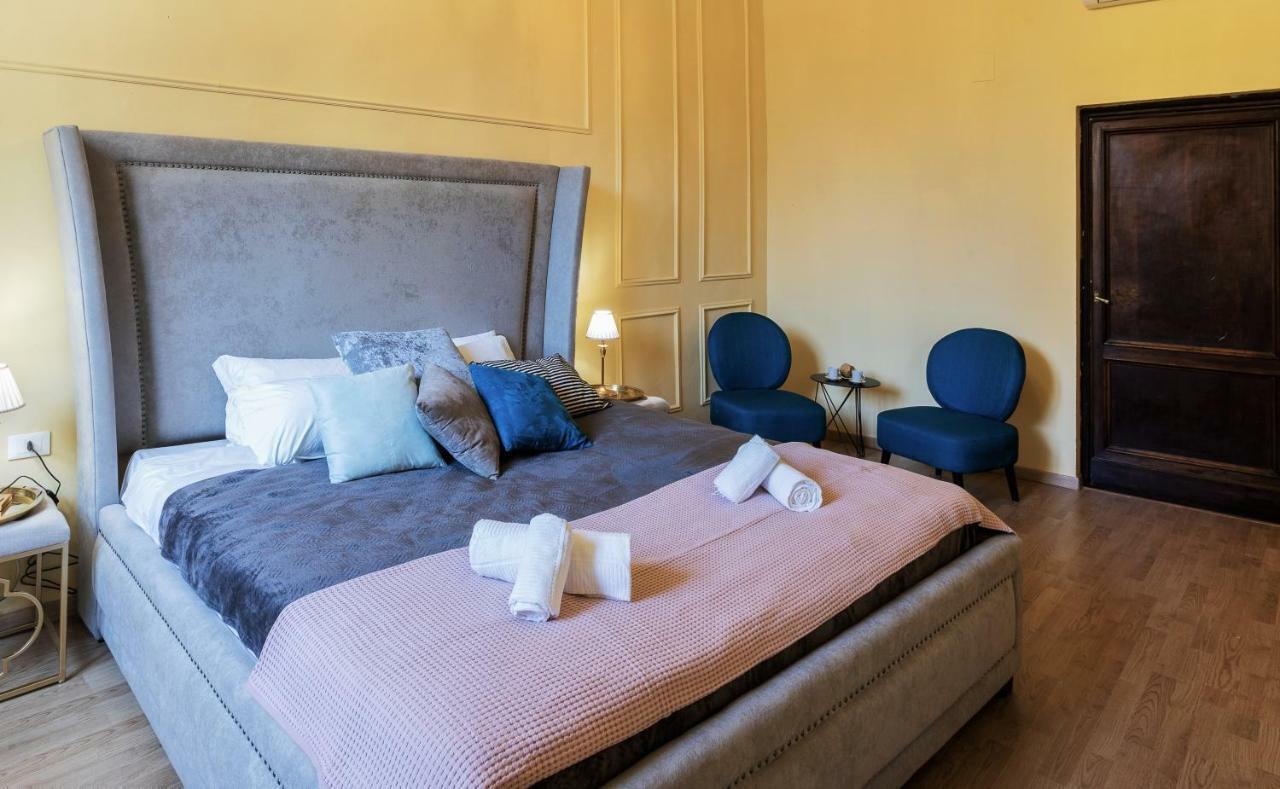 Historic Center Palace - Huge 4 Bedrooms Santa Croce Apartment - By Likehomeفلورنس المظهر الخارجي الصورة