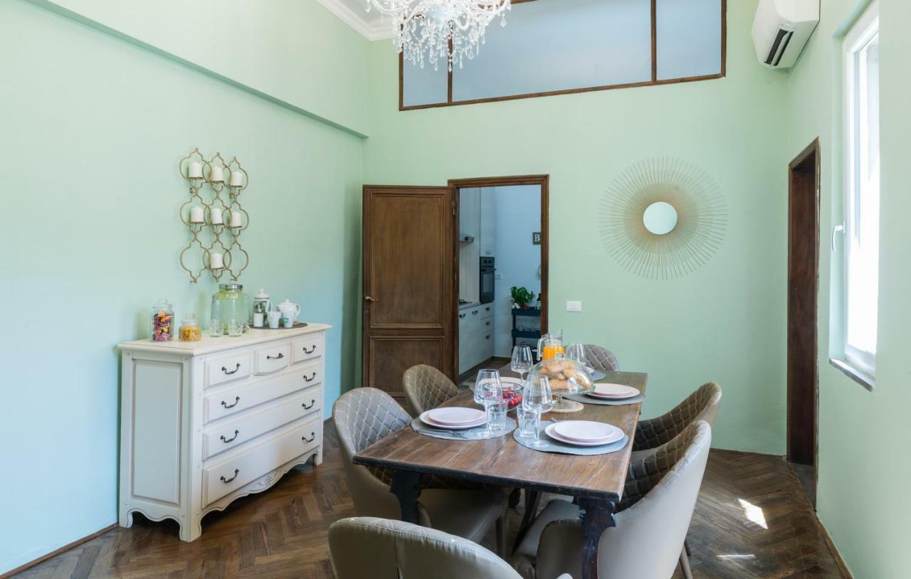 Historic Center Palace - Huge 4 Bedrooms Santa Croce Apartment - By Likehomeفلورنس المظهر الخارجي الصورة