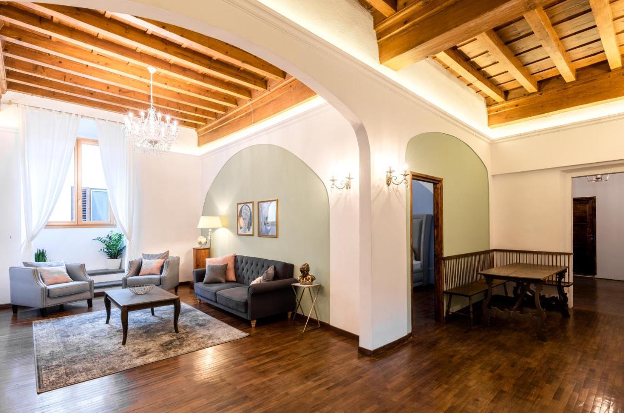 Historic Center Palace - Huge 4 Bedrooms Santa Croce Apartment - By Likehomeفلورنس المظهر الخارجي الصورة