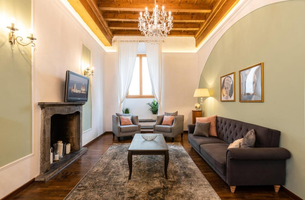 Historic Center Palace - Huge 4 Bedrooms Santa Croce Apartment - By Likehomeفلورنس المظهر الخارجي الصورة