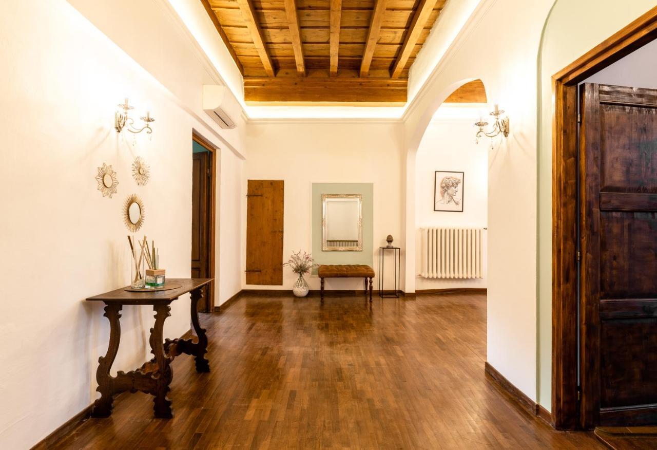 Historic Center Palace - Huge 4 Bedrooms Santa Croce Apartment - By Likehomeفلورنس المظهر الخارجي الصورة
