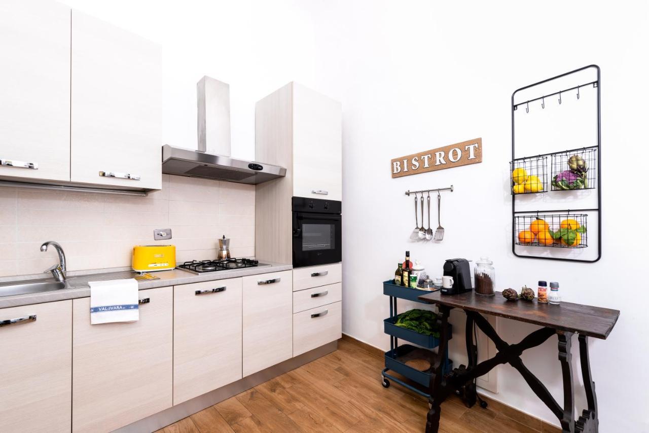 Historic Center Palace - Huge 4 Bedrooms Santa Croce Apartment - By Likehomeفلورنس المظهر الخارجي الصورة