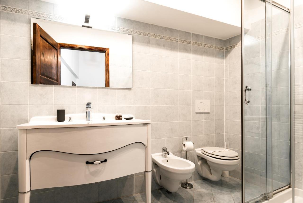 Historic Center Palace - Huge 4 Bedrooms Santa Croce Apartment - By Likehomeفلورنس المظهر الخارجي الصورة