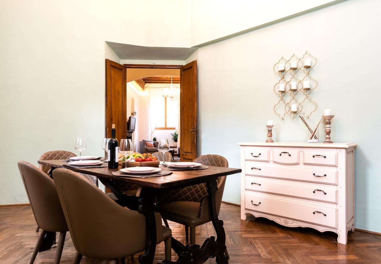 Historic Center Palace - Huge 4 Bedrooms Santa Croce Apartment - By Likehomeفلورنس المظهر الخارجي الصورة